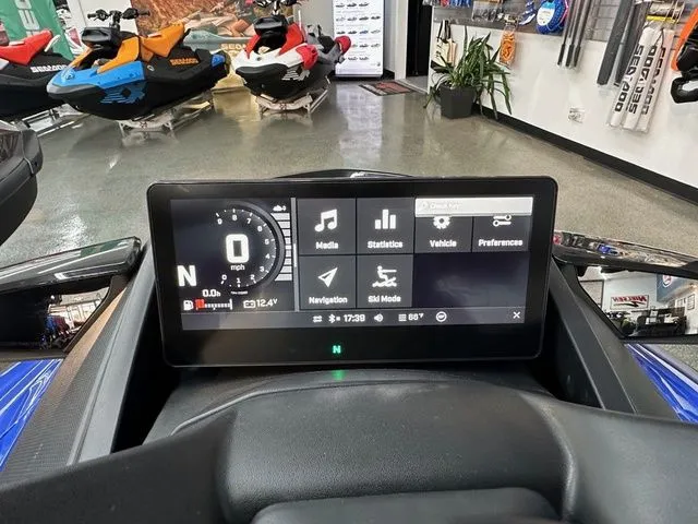 Slide: The Image of Sea-Doo Wake 2026 - 6