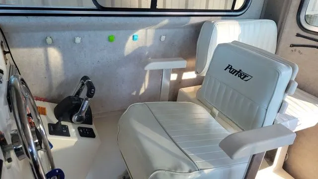 Slide: The Image of Parker Marine 2820 XLD SC 2010 - 9