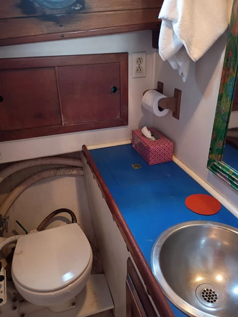 Slide: The Image of Westsail 32 Cutter 1977 - 12