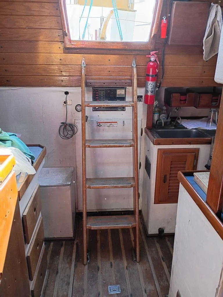 Slide: The Image of Westsail 32 Cutter 1977 - 9