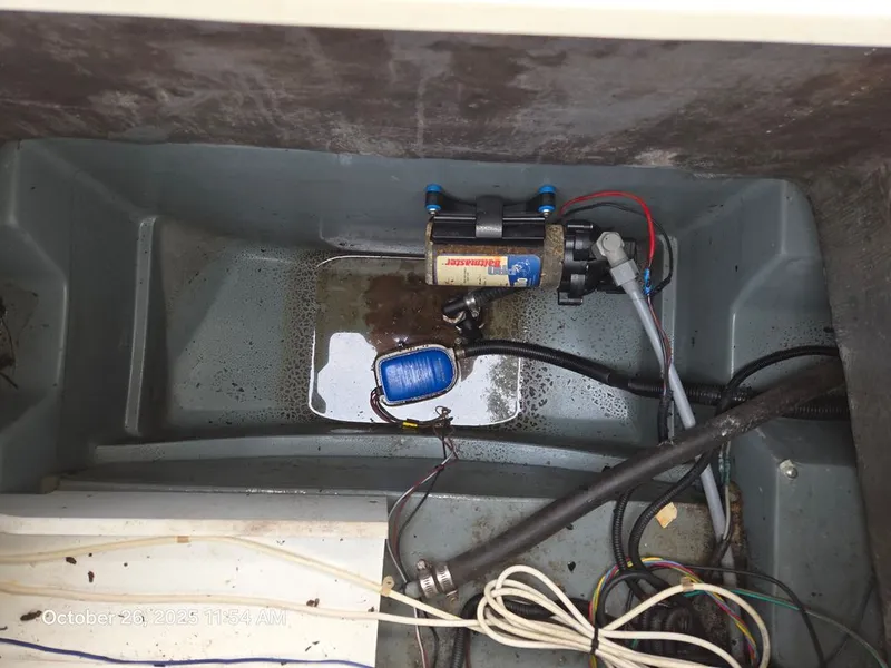 Slide: The Image of Boston Whaler Outrage 1993 - 28