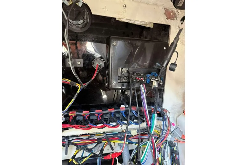 Slide: The Image of 2023 Yamaha Boats 255 FSH Sport E wiring and electrical components. - 27