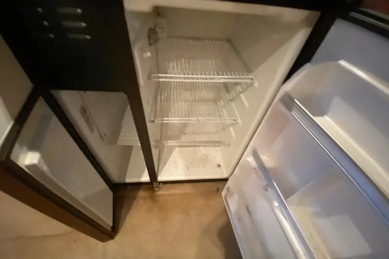 Slide: The Image of 2005 Formula 40 Performance Cruiser docked in a covered marina. - 41