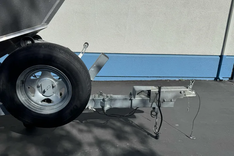 Slide: The Image of Trailer hitch and spare tire of 2017 Duckworth 20 Advantage boat. - 4