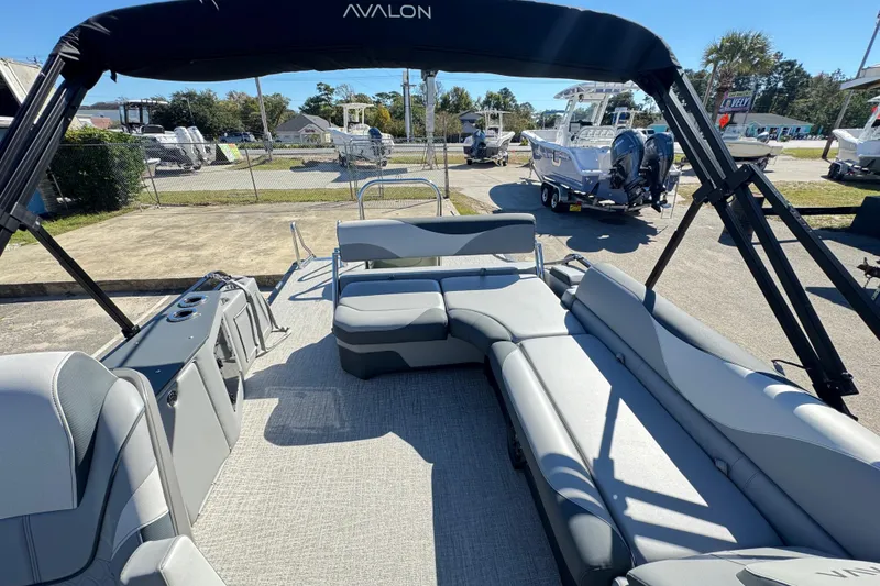 Slide: The Image of 2025 Avalon LSZ 2585 CRB pontoon boat with spacious seating and modern design. - 10