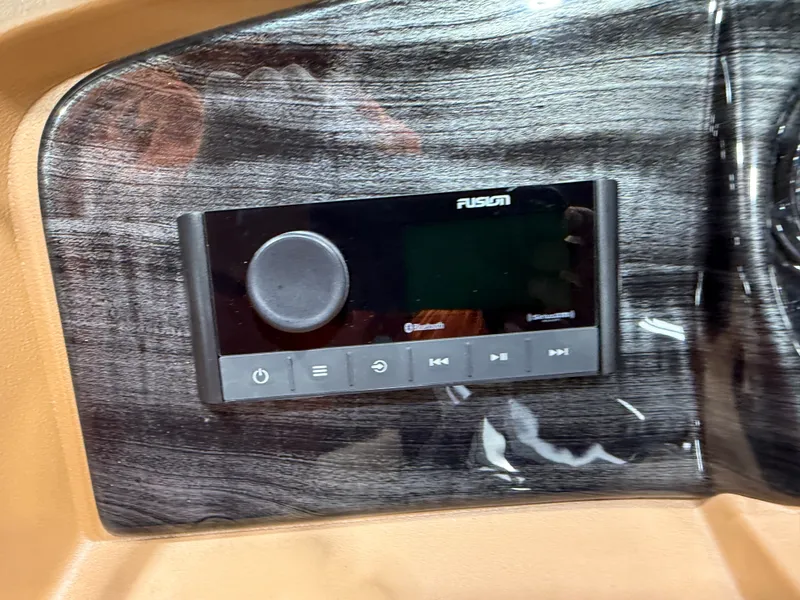 Slide: The Image of Tahoe LTZ 2385 Quad Lounge Tritoon & Honda 4-Stroke EFI 2026 - 14