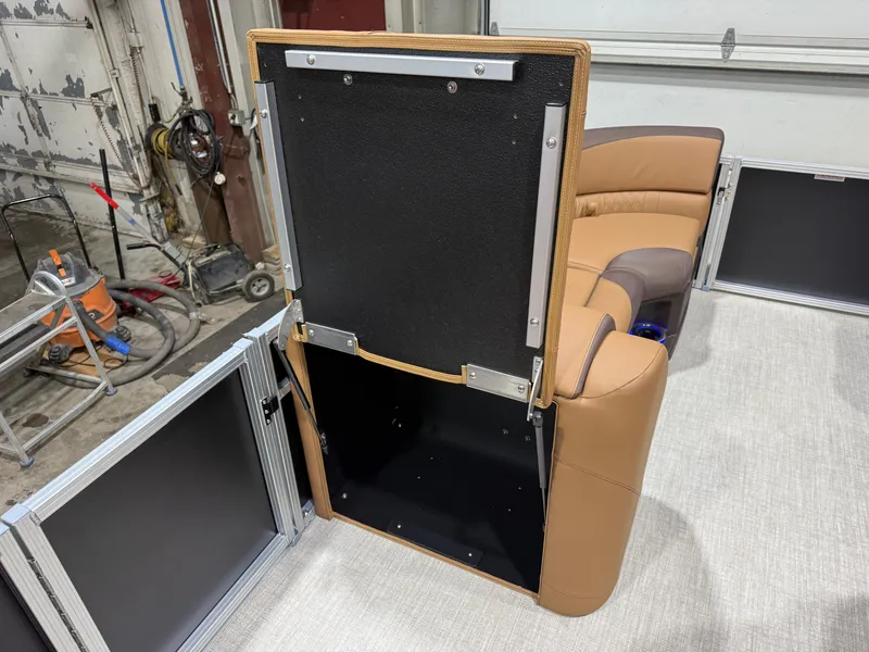 Slide: The Image of Tahoe LTZ 2385 Quad Lounge Tritoon & Honda 4-Stroke EFI 2026 - 27