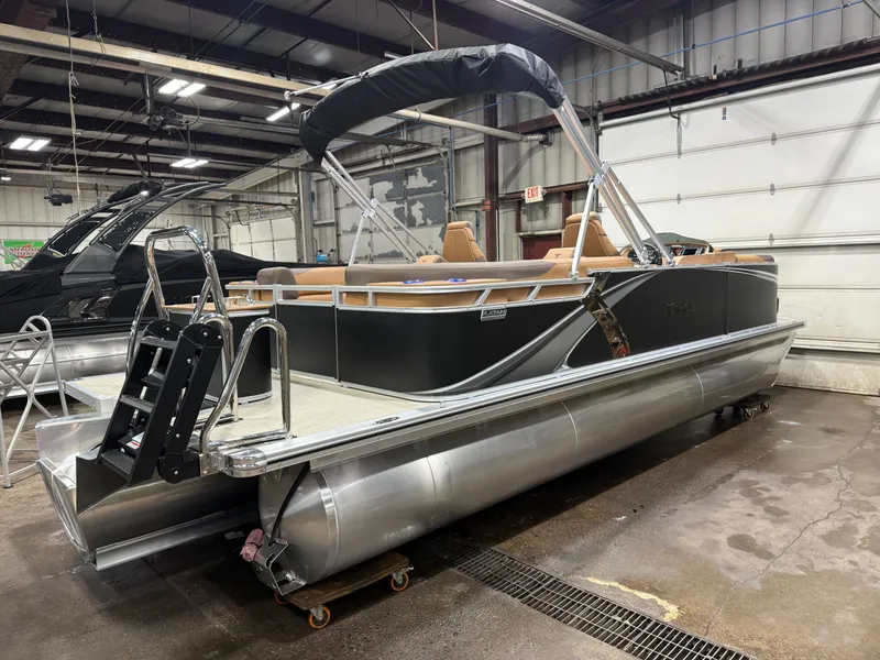 Slide: The Image of Tahoe LTZ 2385 Quad Lounge Tritoon & Honda 4-Stroke EFI 2026 - 50