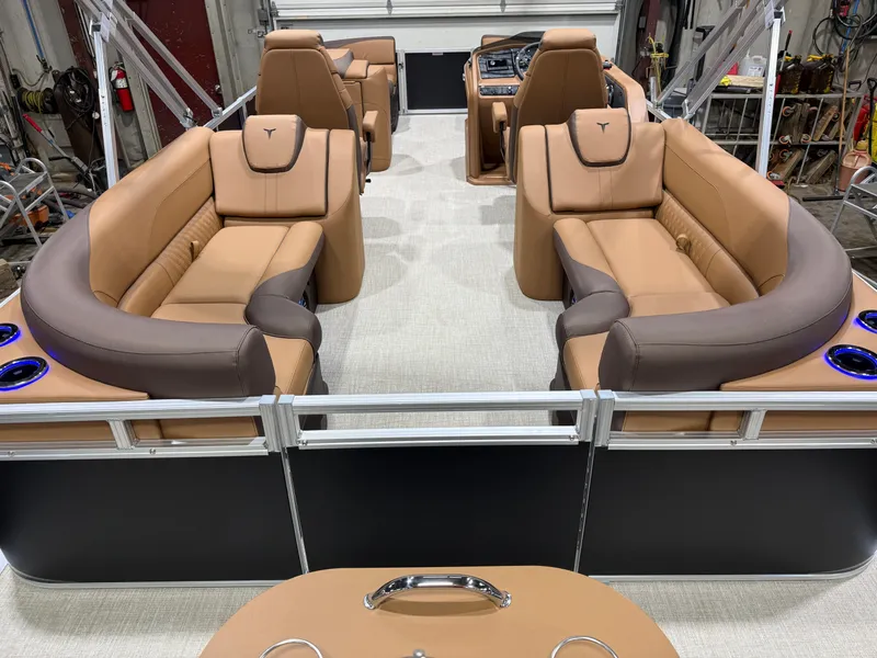 Slide: The Image of Tahoe LTZ 2385 Quad Lounge Tritoon & Honda 4-Stroke EFI 2026 - 6