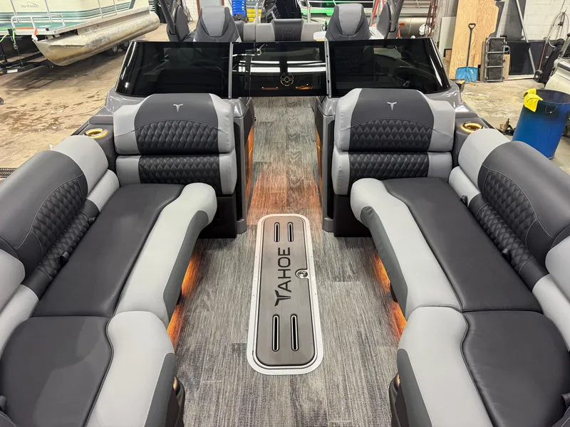 Slide: The Image of Tahoe Grand Tahoe 400HP Elite Windshield 2585 Tritoon Mercury V10 2026 - 12