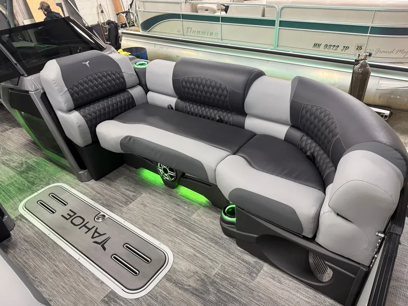 Slide: The Image of Tahoe Grand Tahoe 400HP Elite Windshield 2585 Tritoon Mercury V10 2026 - 13