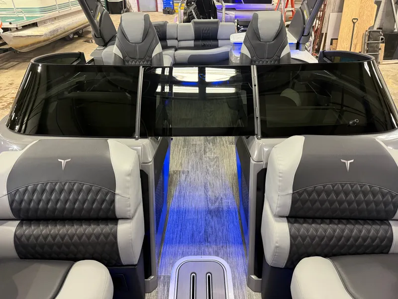 Slide: The Image of Tahoe Grand Tahoe 400HP Elite Windshield 2585 Tritoon Mercury V10 2026 - 15