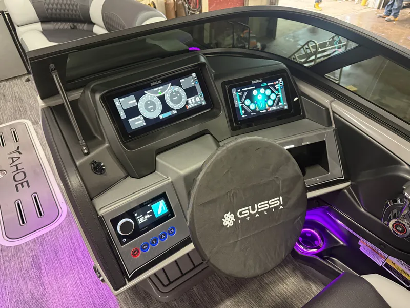 Slide: The Image of Tahoe Grand Tahoe 400HP Elite Windshield 2585 Tritoon Mercury V10 2026 - 18