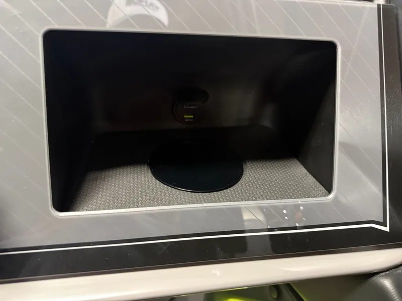 Slide: The Image of Tahoe Grand Tahoe 400HP Elite Windshield 2585 Tritoon Mercury V10 2026 - 23