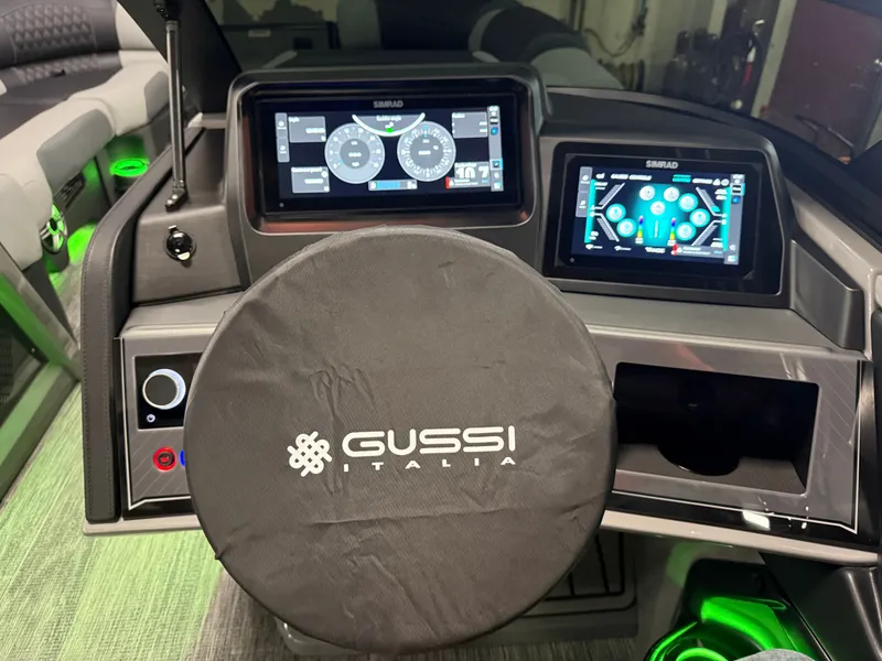 Slide: The Image of Tahoe Grand Tahoe 400HP Elite Windshield 2585 Tritoon Mercury V10 2026 - 24