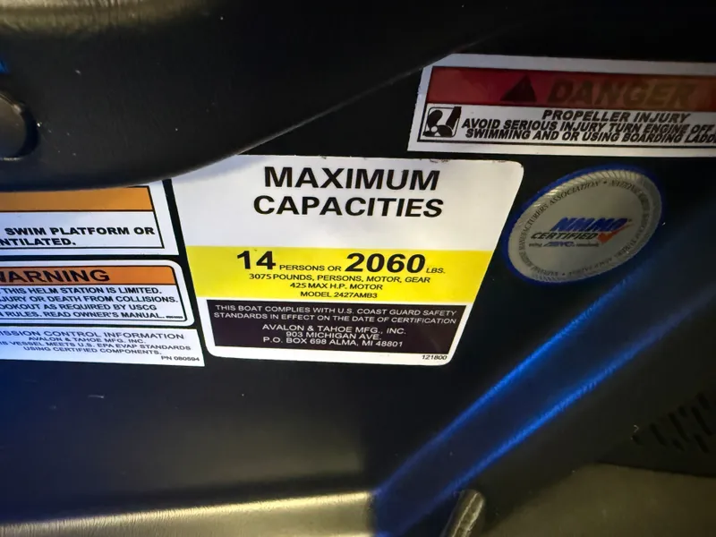 Slide: The Image of Tahoe Grand Tahoe 400HP Elite Windshield 2585 Tritoon Mercury V10 2026 - 28