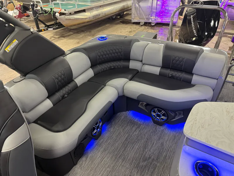 Slide: The Image of Tahoe Grand Tahoe 400HP Elite Windshield 2585 Tritoon Mercury V10 2026 - 29