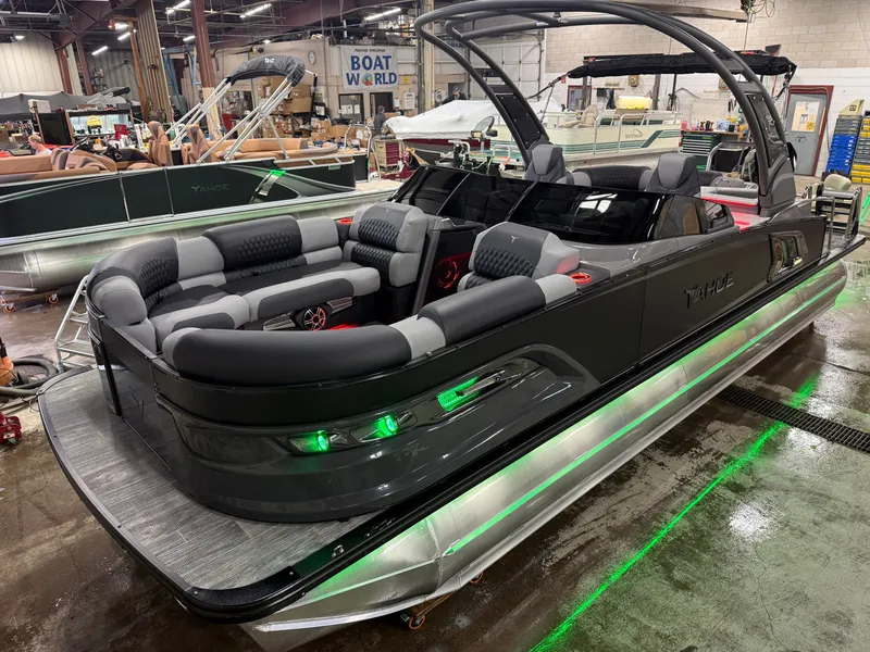 Slide: The Image of Tahoe Grand Tahoe 400HP Elite Windshield 2585 Tritoon Mercury V10 2026 - 3