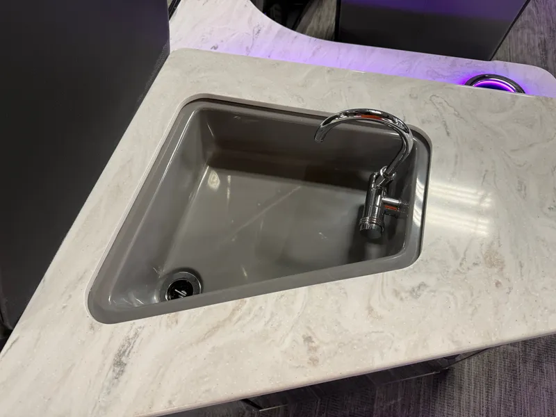 Slide: The Image of Tahoe Grand Tahoe 400HP Elite Windshield 2585 Tritoon Mercury V10 2026 - 32