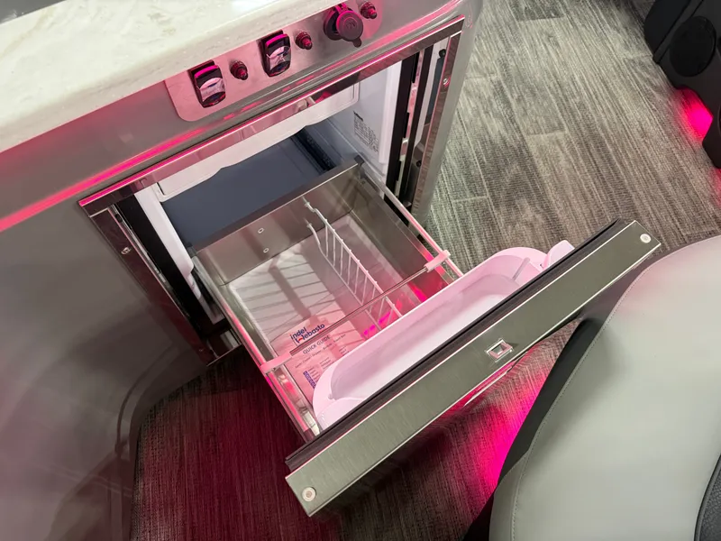 Slide: The Image of Tahoe Grand Tahoe 400HP Elite Windshield 2585 Tritoon Mercury V10 2026 - 34