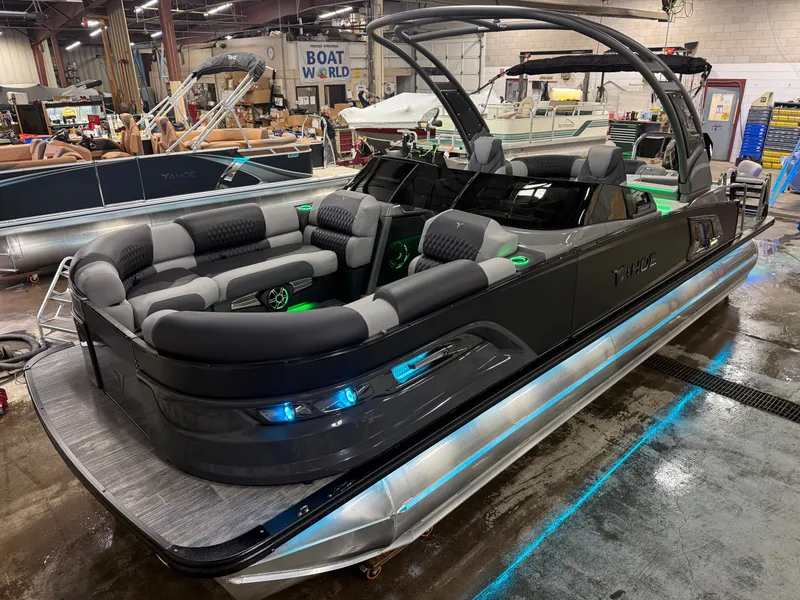 Slide: The Image of Tahoe Grand Tahoe 400HP Elite Windshield 2585 Tritoon Mercury V10 2026 - 4