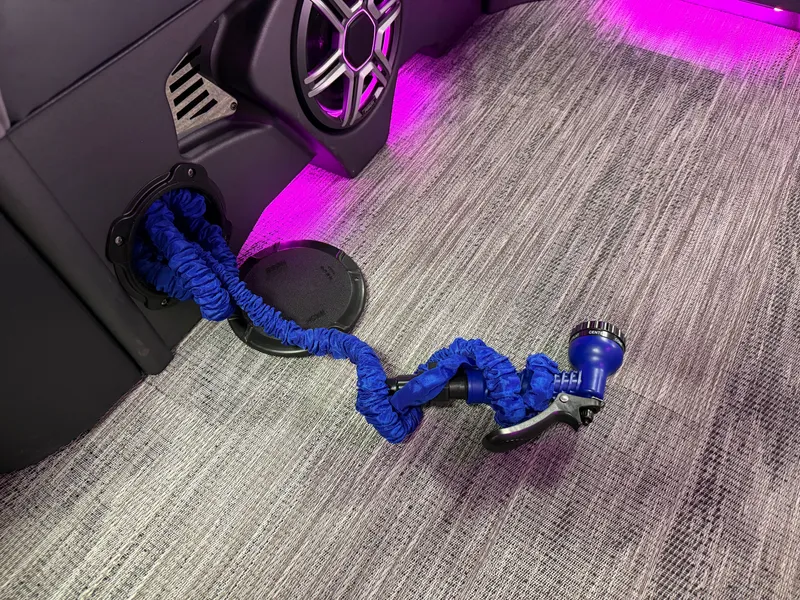 Slide: The Image of Tahoe Grand Tahoe 400HP Elite Windshield 2585 Tritoon Mercury V10 2026 - 40