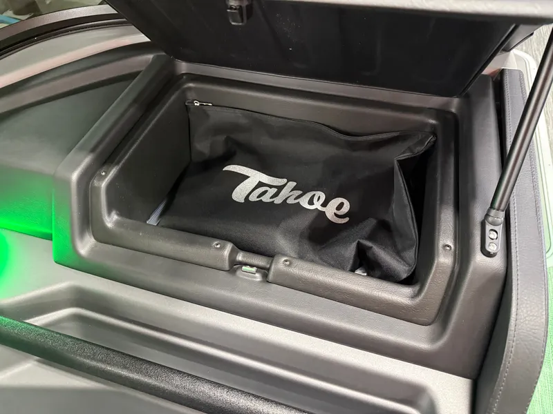 Slide: The Image of Tahoe Grand Tahoe 400HP Elite Windshield 2585 Tritoon Mercury V10 2026 - 42