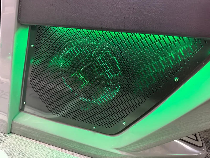 Slide: The Image of Tahoe Grand Tahoe 400HP Elite Windshield 2585 Tritoon Mercury V10 2026 - 44