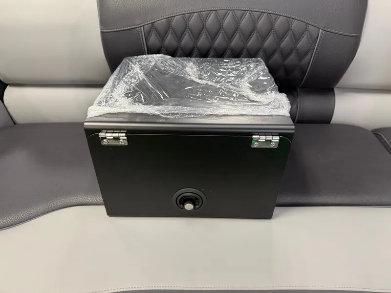 Slide: The Image of Tahoe Grand Tahoe 400HP Elite Windshield 2585 Tritoon Mercury V10 2026 - 50