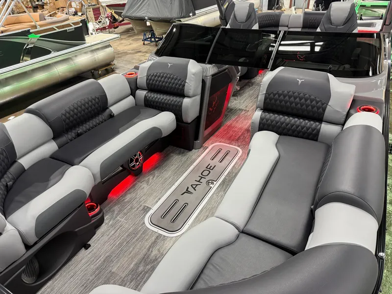 Slide: The Image of Tahoe Grand Tahoe 400HP Elite Windshield 2585 Tritoon Mercury V10 2026 - 57