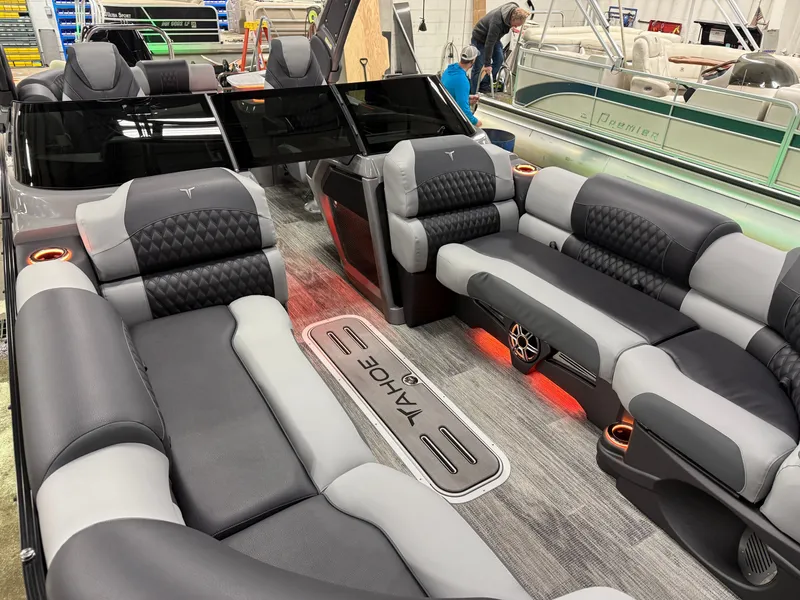 Slide: The Image of Tahoe Grand Tahoe 400HP Elite Windshield 2585 Tritoon Mercury V10 2026 - 58