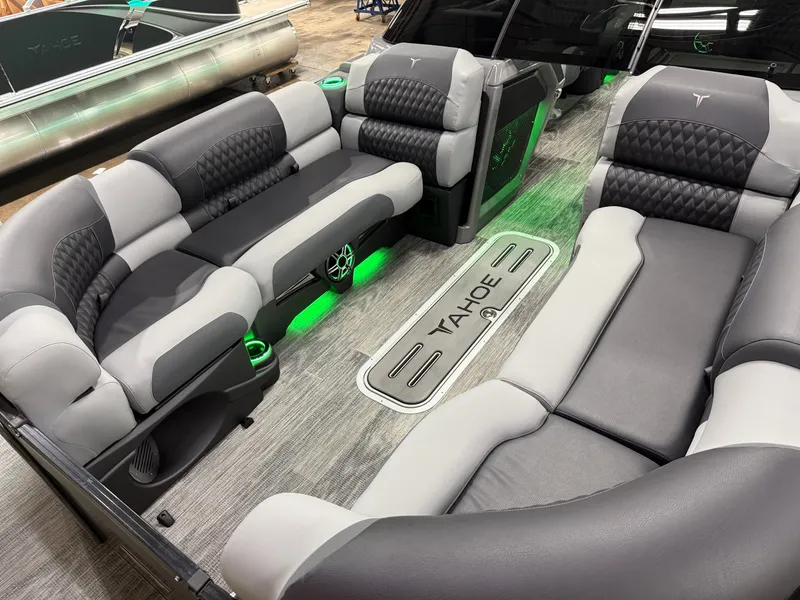 Slide: The Image of Tahoe Grand Tahoe 400HP Elite Windshield 2585 Tritoon Mercury V10 2026 - 59