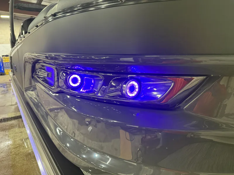 Slide: The Image of Tahoe Grand Tahoe 400HP Elite Windshield 2585 Tritoon Mercury V10 2026 - 62