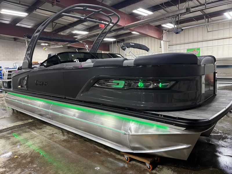 Slide: The Image of Tahoe Grand Tahoe 400HP Elite Windshield 2585 Tritoon Mercury V10 2026 - 64