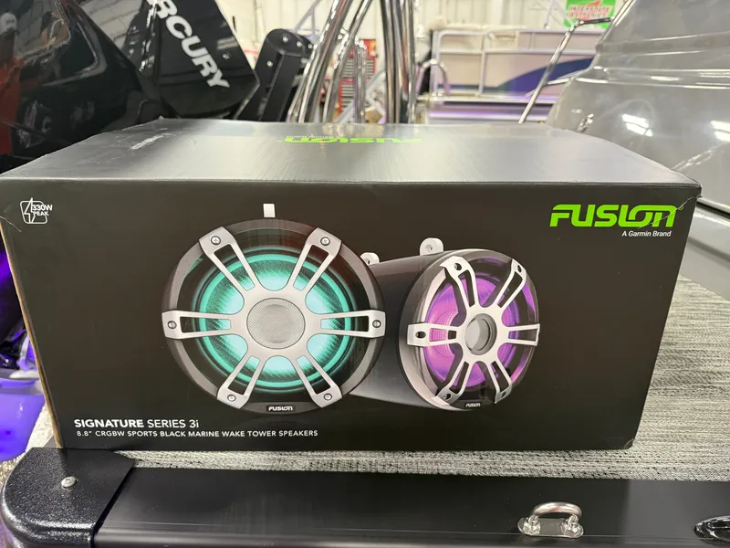 Slide: The Image of Tahoe Grand Tahoe 400HP Elite Windshield 2585 Tritoon Mercury V10 2026 - 69