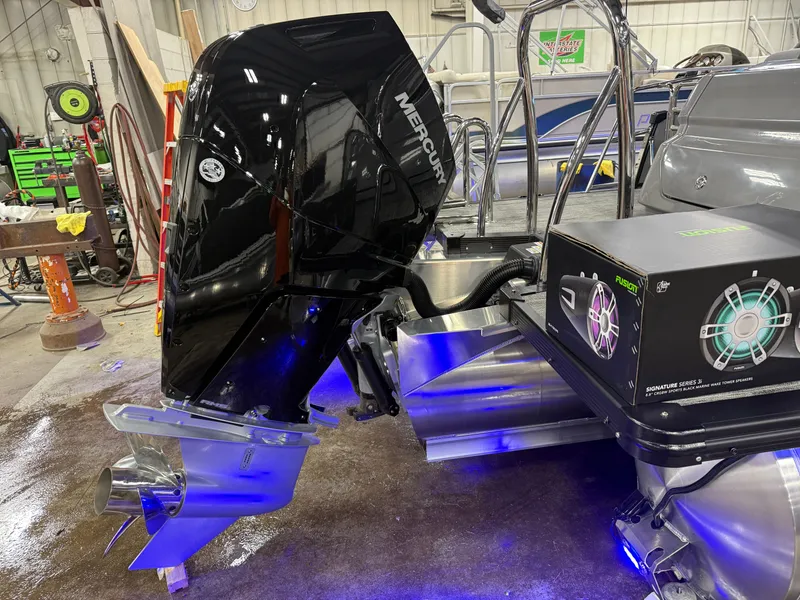 Slide: The Image of Tahoe Grand Tahoe 400HP Elite Windshield 2585 Tritoon Mercury V10 2026 - 72