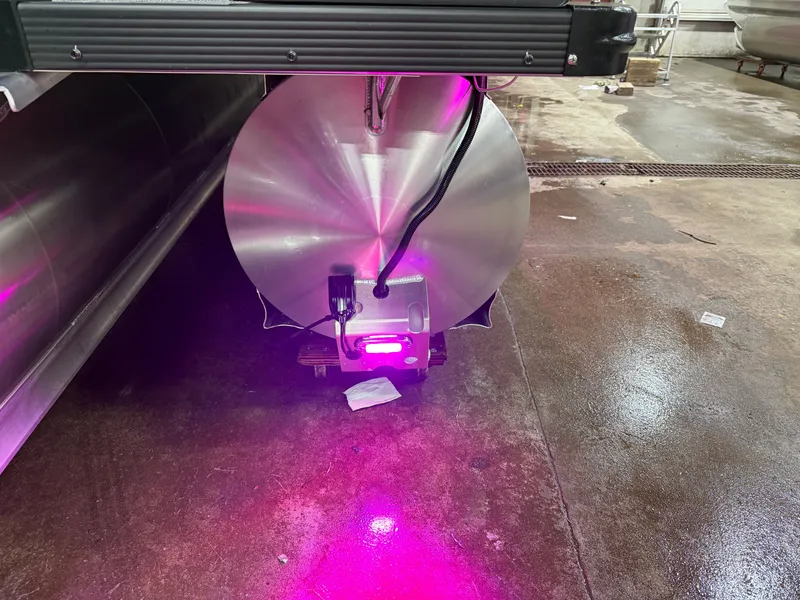 Slide: The Image of Tahoe Grand Tahoe 400HP Elite Windshield 2585 Tritoon Mercury V10 2026 - 74