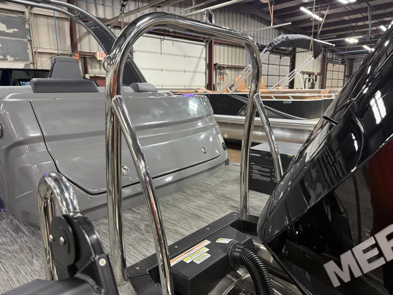 Slide: The Image of Tahoe Grand Tahoe 400HP Elite Windshield 2585 Tritoon Mercury V10 2026 - 75