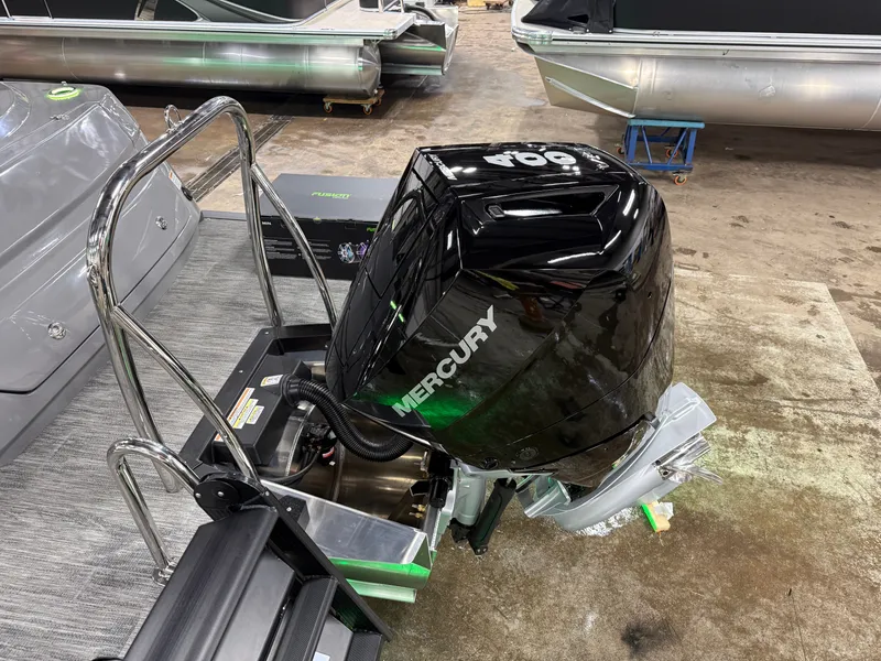 Slide: The Image of Tahoe Grand Tahoe 400HP Elite Windshield 2585 Tritoon Mercury V10 2026 - 78