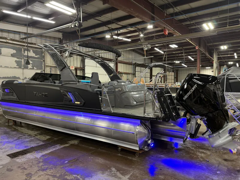 Slide: The Image of Tahoe Grand Tahoe 400HP Elite Windshield 2585 Tritoon Mercury V10 2026 - 79