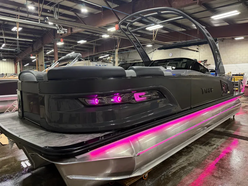 Slide: The Image of Tahoe Grand Tahoe 400HP Elite Windshield 2585 Tritoon Mercury V10 2026 - 80