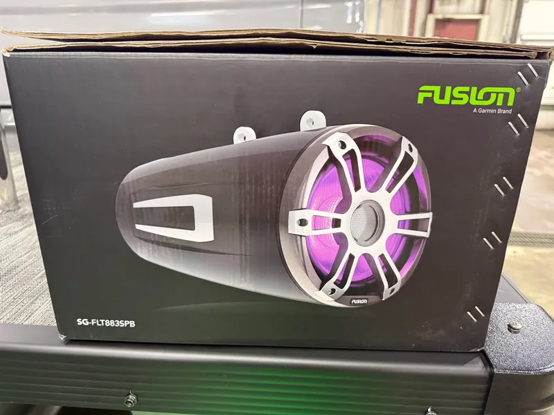 Slide: The Image of Tahoe Grand Tahoe 400HP Elite Windshield 2585 Tritoon Mercury V10 2026 - 83