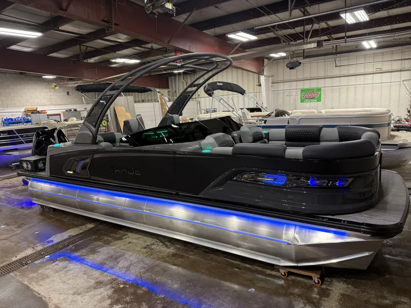 Slide: The Image of Tahoe Grand Tahoe 400HP Elite Windshield 2585 Tritoon Mercury V10 2026 - 86