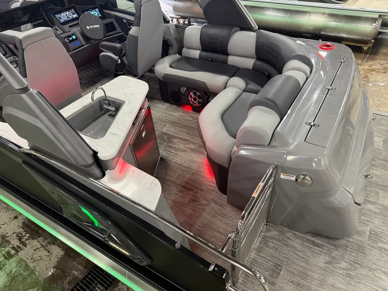 Slide: The Image of Tahoe Grand Tahoe 400HP Elite Windshield 2585 Tritoon Mercury V10 2026 - 9