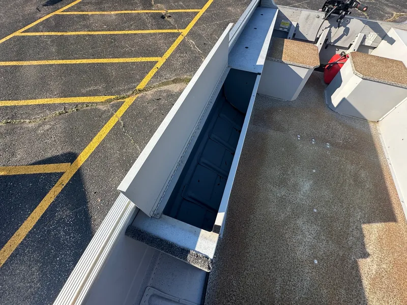 Slide: The Image of Northport Marine Llc F3673 LAKER 16 2017 - 6