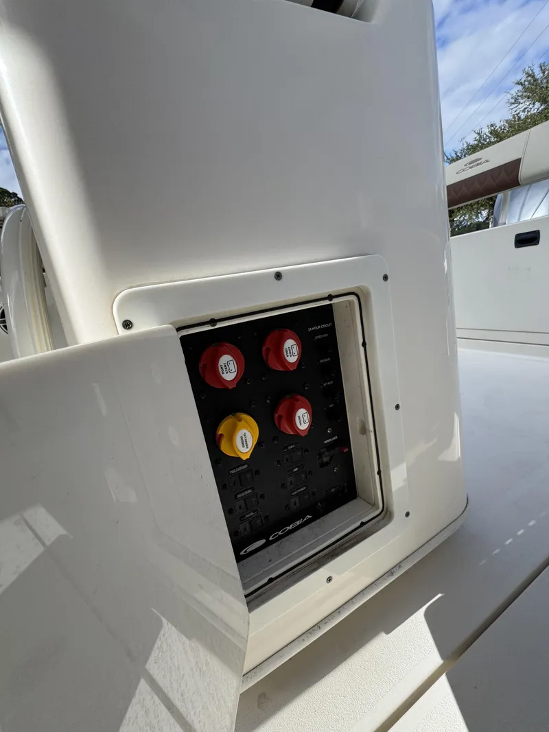 Slide: The Image of Cobia 280 Center Console 2020 - 16