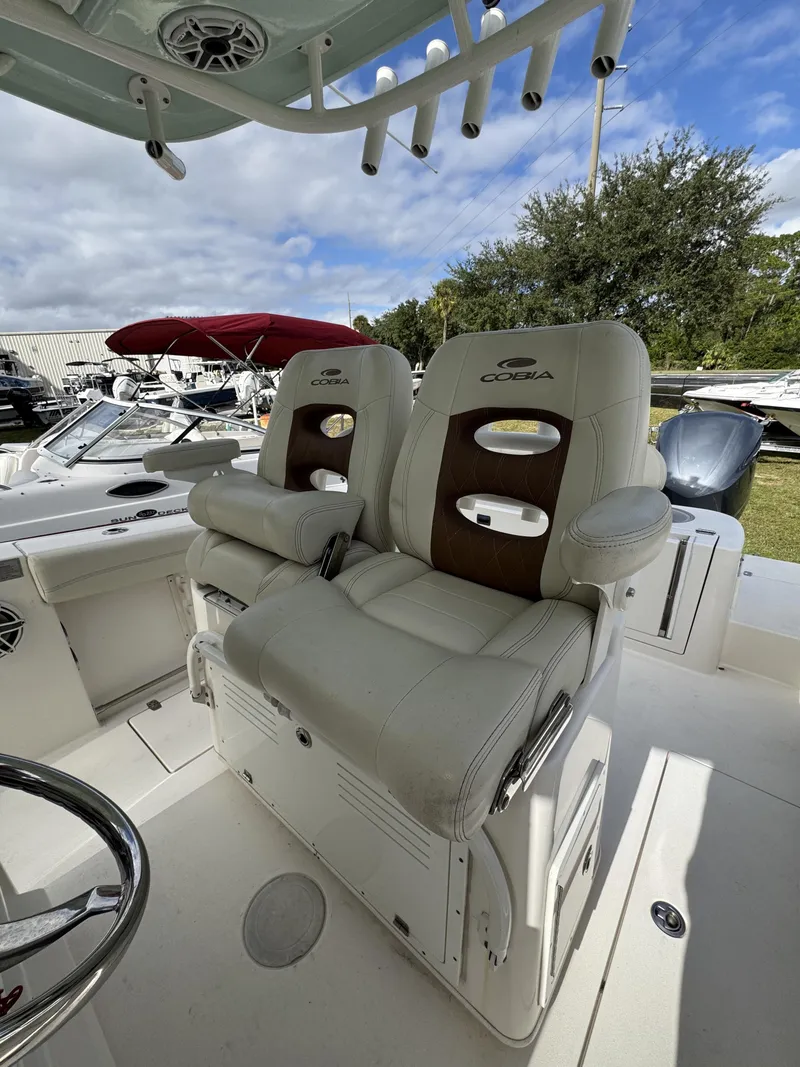 Slide: The Image of Cobia 280 Center Console 2020 - 40