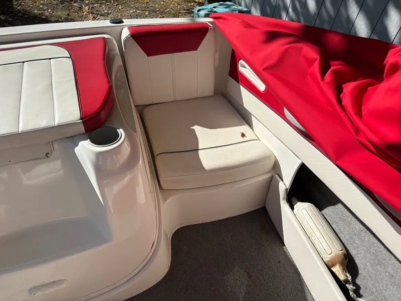 Slide: The Image of Bayliner 195 Bowrider 2012 - 10