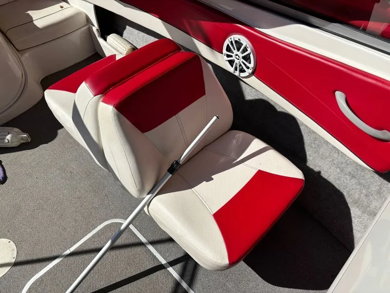 Slide: The Image of Bayliner 195 Bowrider 2012 - 11