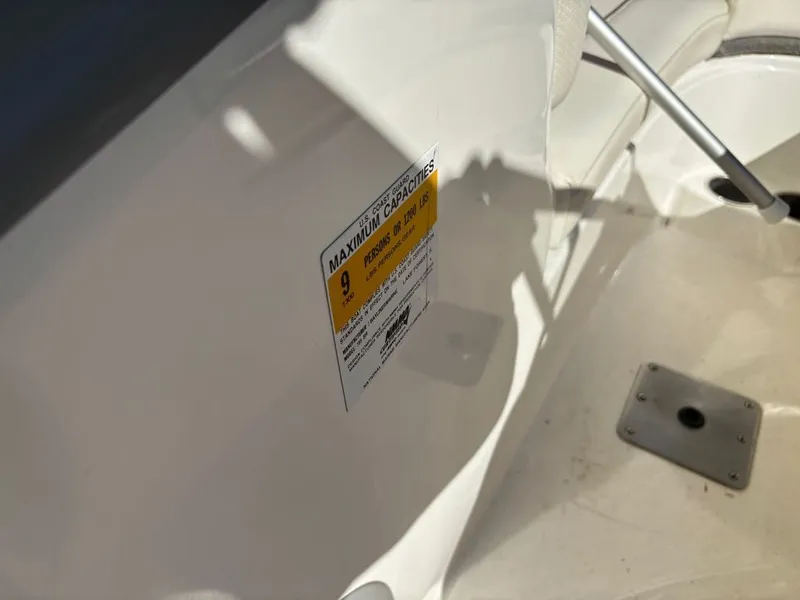 Slide: The Image of Bayliner 195 Bowrider 2012 - 16